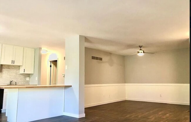 Building Photo - 10395 Forest Brook Ln