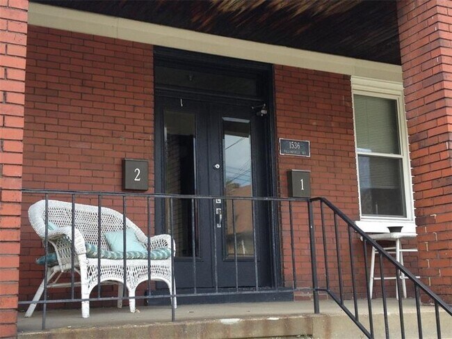 Foto del edificio - 1536 Fallowfield Ave