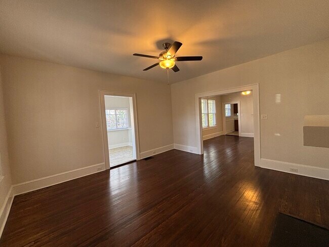 Foto del edificio - 2 Bedroom, 1.5 Baths Charming Bungalow located near Plaza Midwood