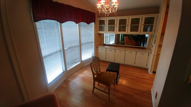 Foto del edificio - 5935 Camelot Dr N