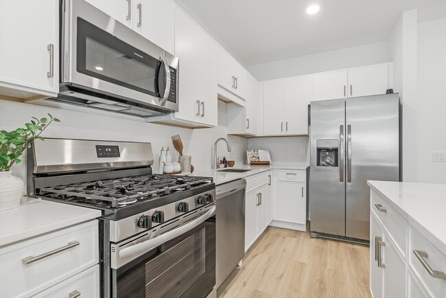 Building Photo - Livana East Hanover