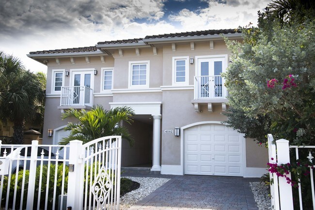 Building Photo - 4592 N Ocean Dr