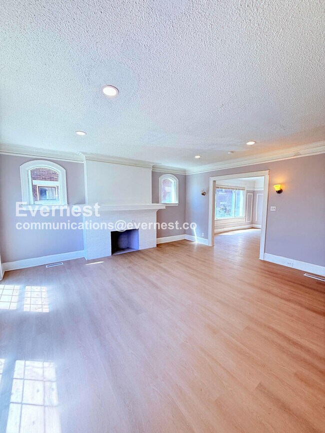 Foto del edificio - 2302 Hazelwood St