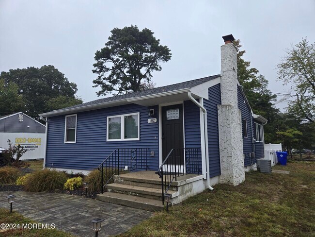 Building Photo - 182 Baywood Blvd