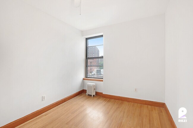 Building Photo - 179 E 105th St