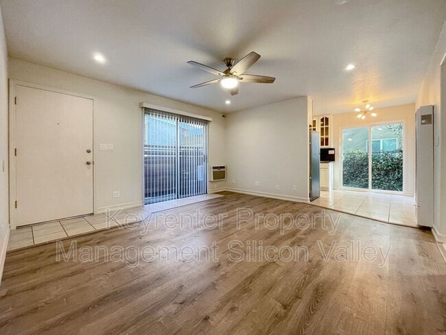 Building Photo - 923 Ravenscourt Ave