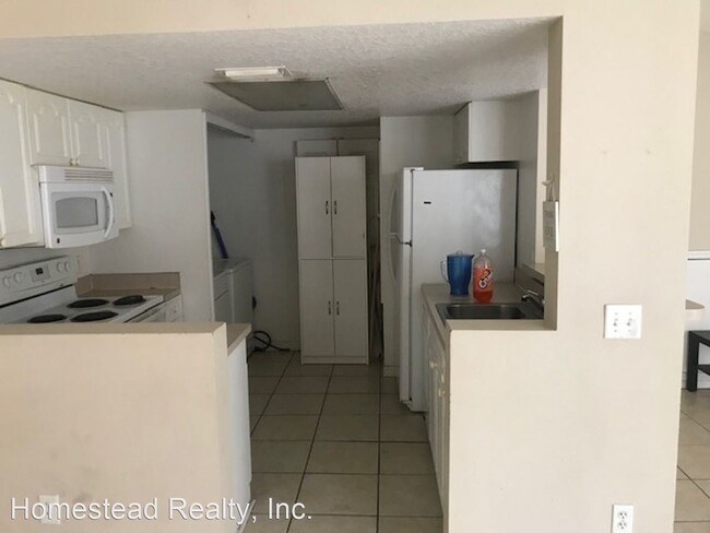 Building Photo - 3 br, 2 bath House - 2725 Fan Palm Dr. "A"