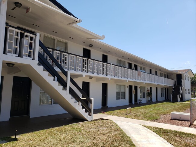Building Photo - 1440 Parkway Dr