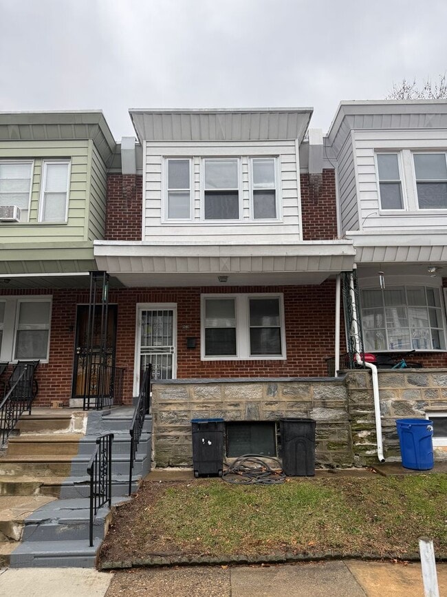 Building Photo - 246 Linton St