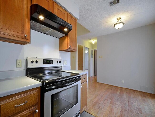 Foto del edificio - 2101 Matthews Ln