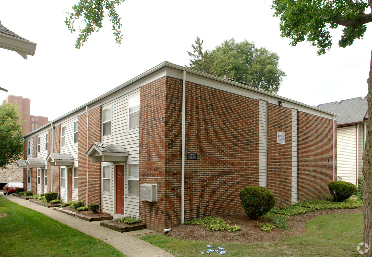 Primary Photo - 75-81 W Norwich Ave