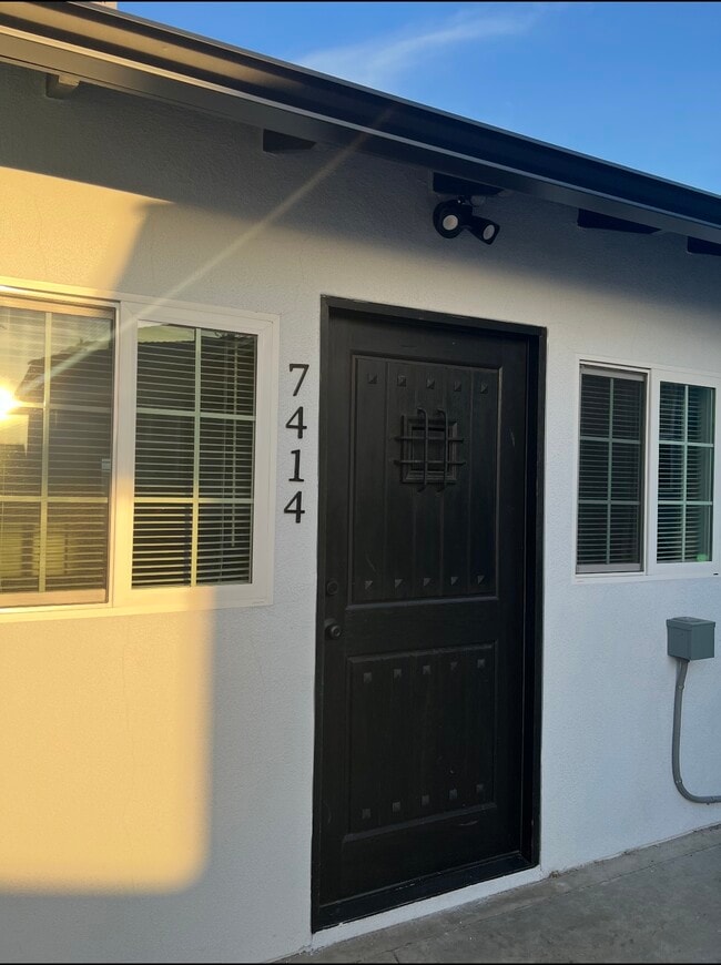 Building Photo - 7414 Gloria Ave