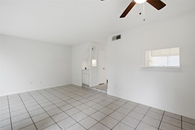 Building Photo - 11217 Briar Forest Dr