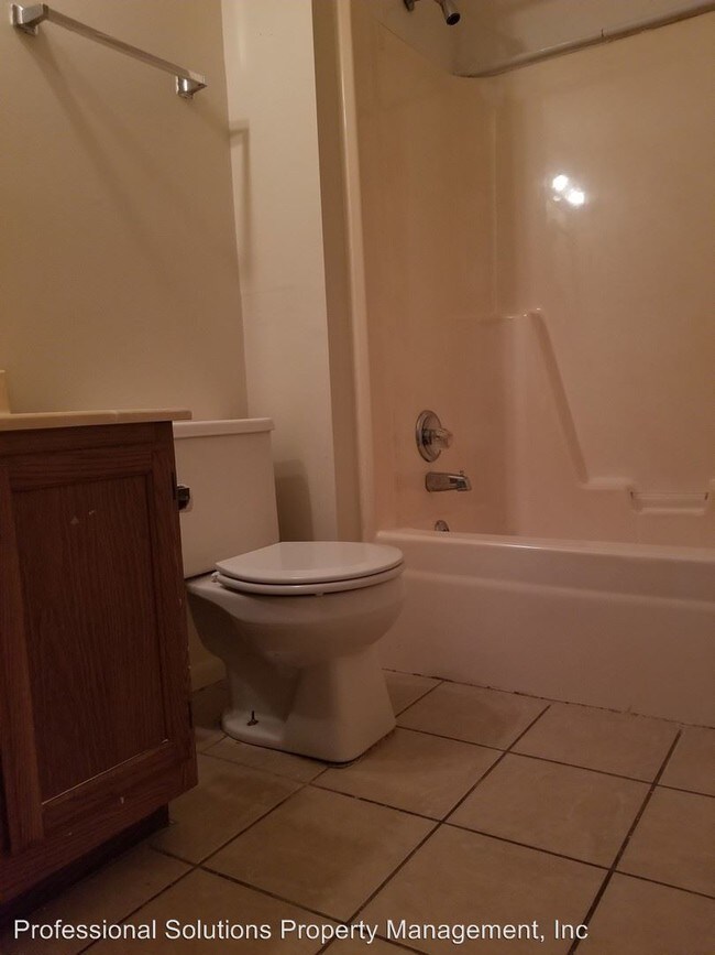 Building Photo - 1138 Dale Dr