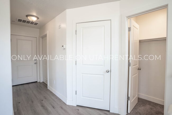 Building Photo - 726 S 1600 W
