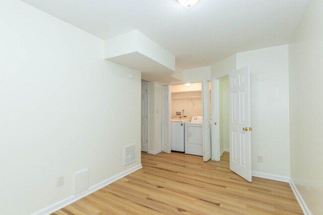 Foto del edificio - 3 Bed/2 Full,2 Half Bath Townhome in Martinsburg, WV