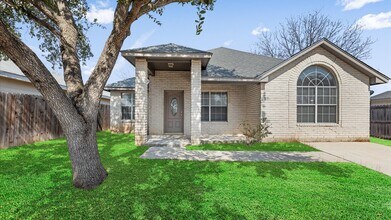 Building Photo - 3411 Avoca Dr