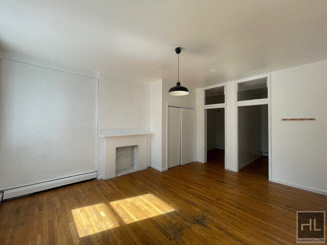 Building Photo - Williamsburg 1 Bedroom on Broadway
