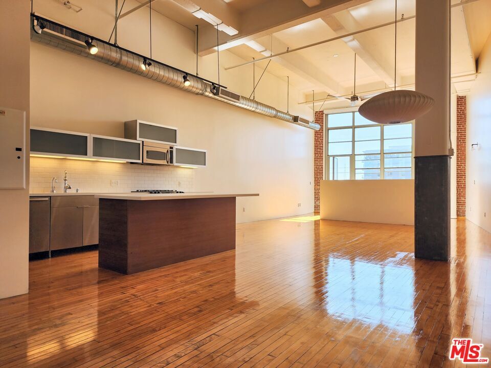 Foto principal - 1850 Industrial St