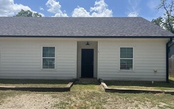 Building Photo - 108 Wade St