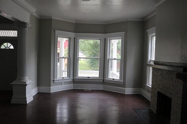 Building Photo - 617 W Decatur St