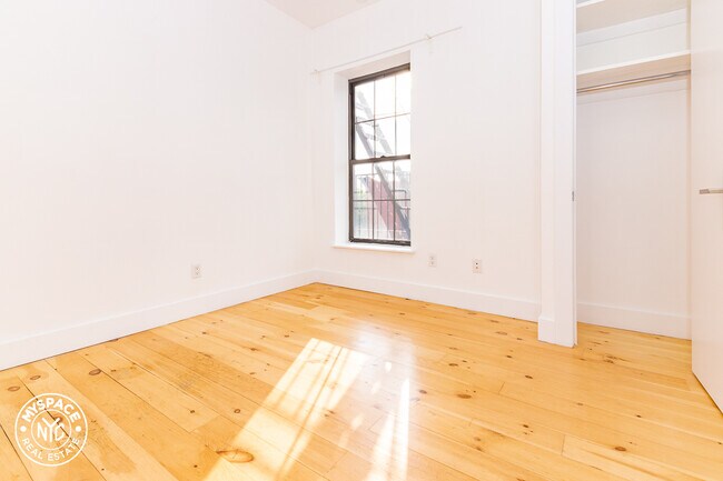 Building Photo - 167 N 6th St