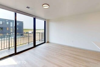 Interior Photo - Overland Reserve