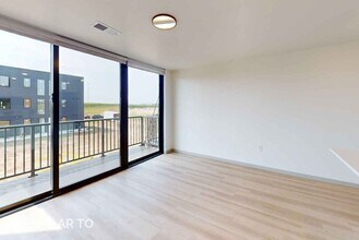 Interior Photo - Overland Reserve