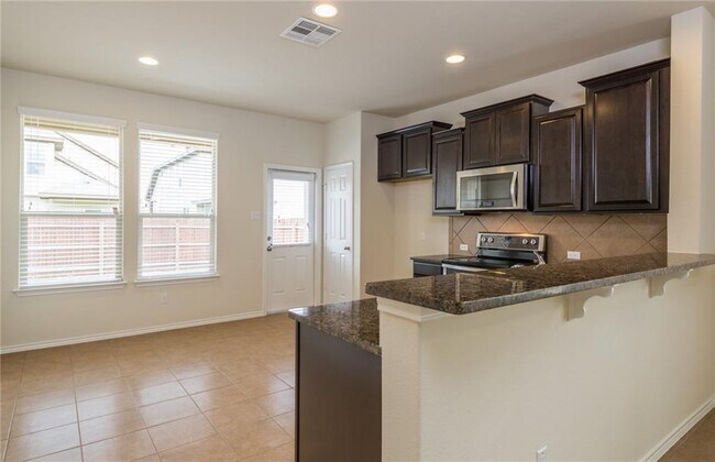 Building Photo - 16016 Hawthorne Heights Trail