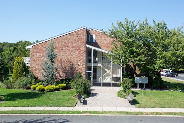Convenient to LIRR, Southern State Parkway and Sunrise Highway - Fairfield At Oakdale