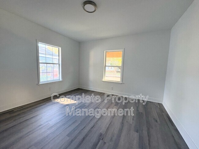 Foto del edificio - 4801 Court S