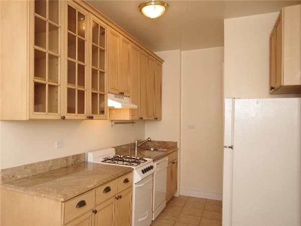 Building Photo - 2475 Palisade Ave