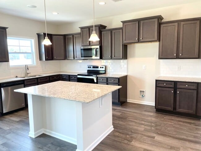 Building Photo - EXECUTIVE STYLE HOME IN ELGIN'S WALNUT GROVE