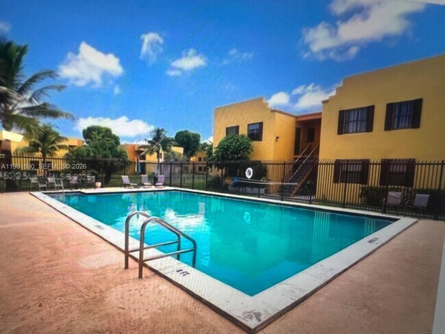 Foto del edificio - 590 NW 114th Ave