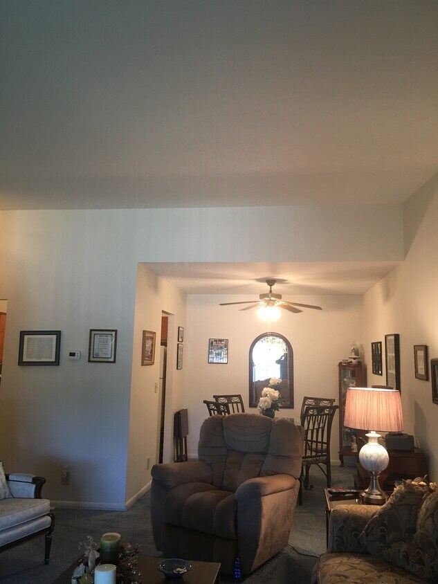 3004 Glenmore Ave Unit 401, Cincinnati, OH 45238 Apartments in