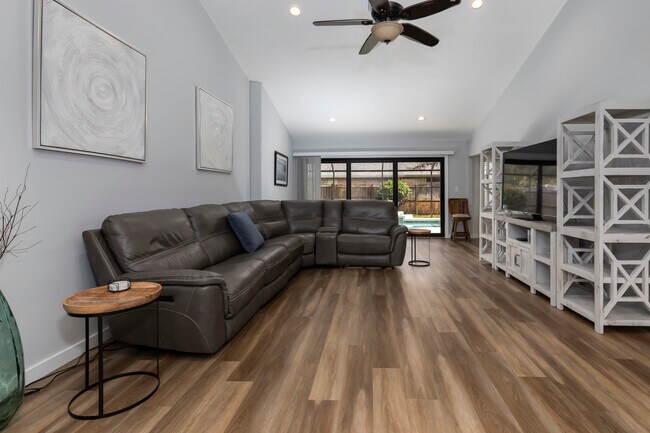 sala de estar - 955 SW Sand Oak Dr