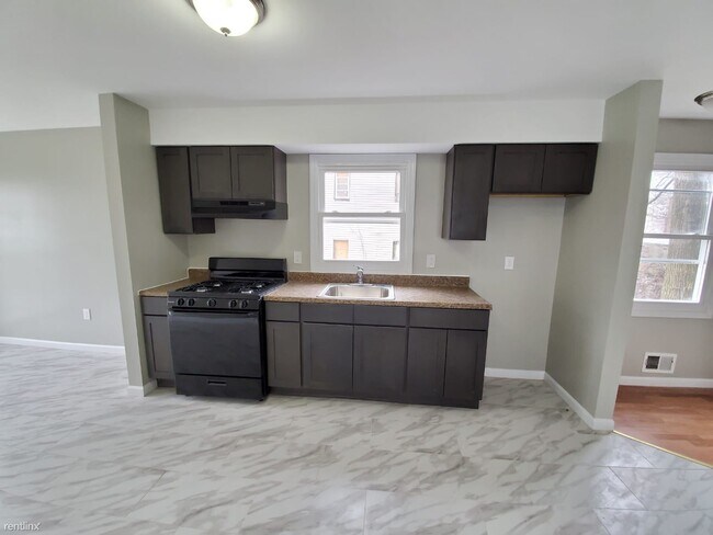 Building Photo - 3 br, 2 bath  - 124 Ellis Ave 2