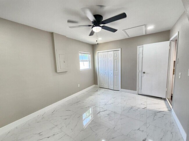 Foto del edificio - 9051 Westby Ln