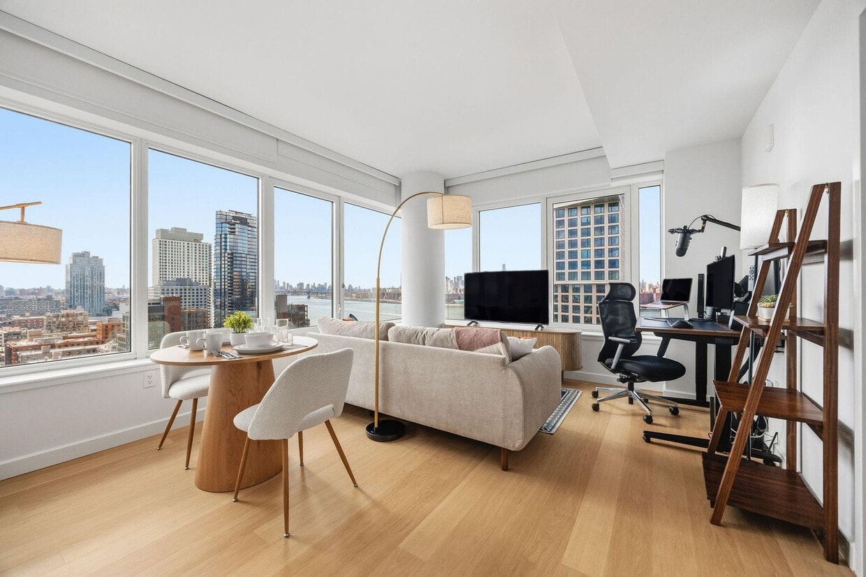 Primary Photo - 16 Dupont St