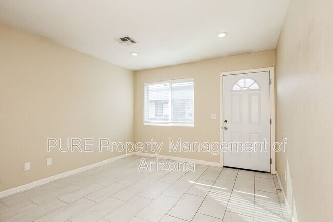 Building Photo - 703 E Knoll St