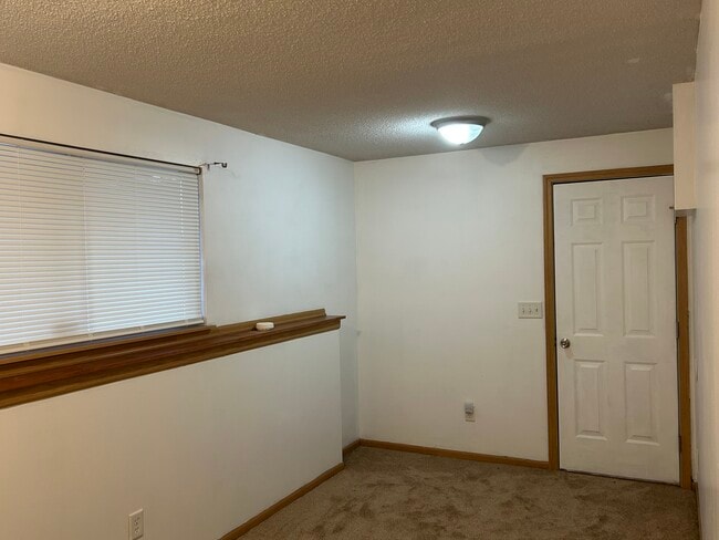 Foto del edificio - 707 Riess Ln