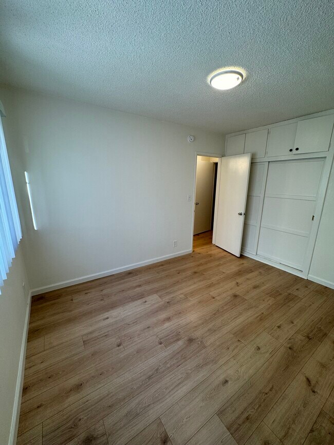 Suelo nuevo - 1820 N Edgemont St