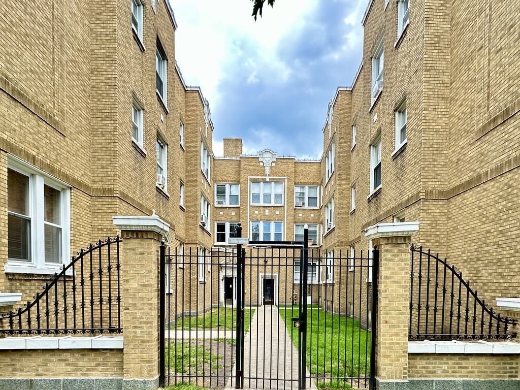 Primary Photo - 4751 N Monticello Ave