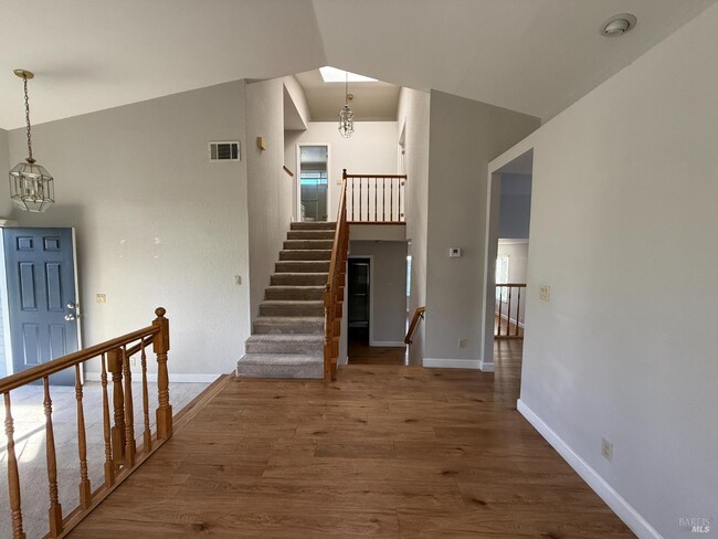 Building Photo - 861 Sonnet Dr