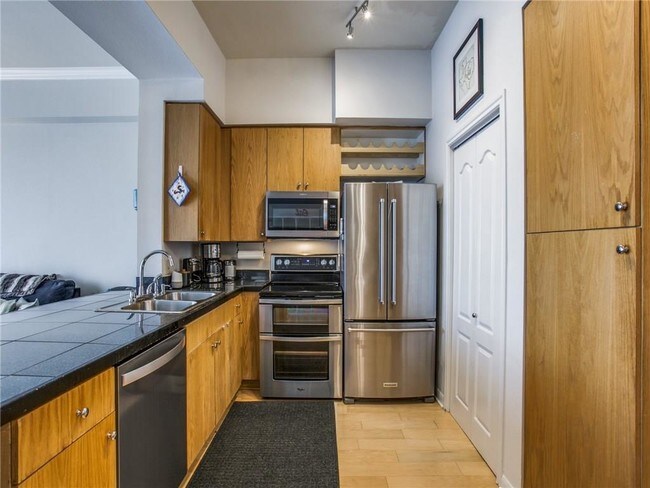 Building Photo - 3225 Turtle Creek Blvd