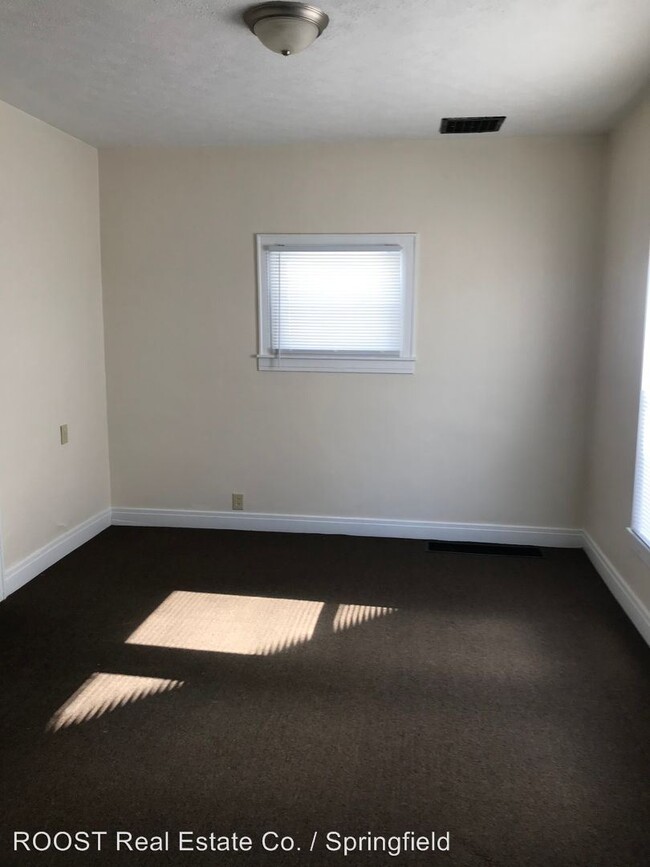 Building Photo - 2 br, 1 bath Apartment - 712 Rodgers Drive