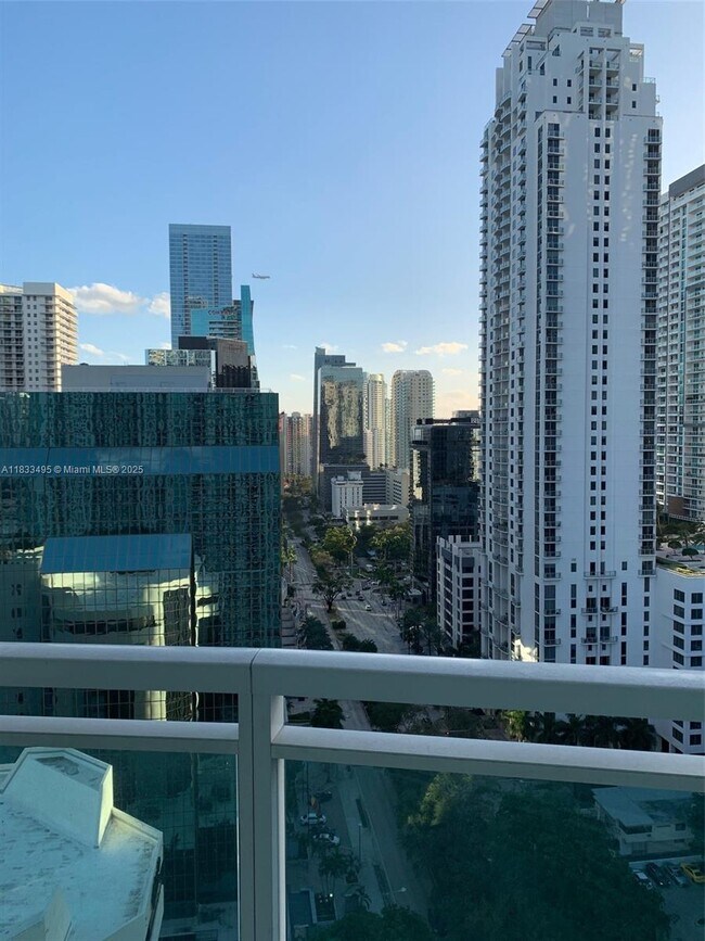 Building Photo - 951 Brickell Ave