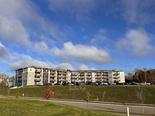 Building Photo - The Overlook