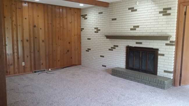 Building Photo - 4 br, 2.5 bath House - 1410 Hardscrabble Blvd