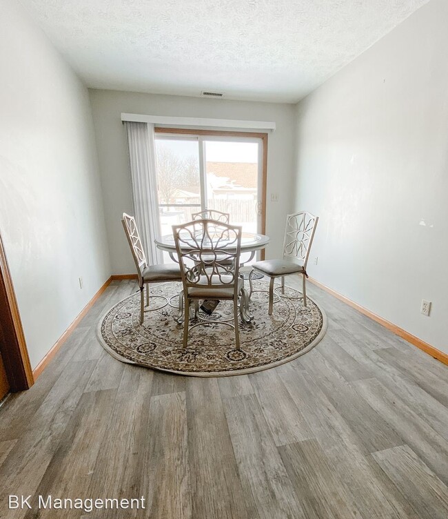 Building Photo - 2 br, 2 bath House - 3604 Thornhill Circle E